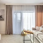 Invest - Z Prywatnym Jacuzzi I Sauna- Obroncow Pokoju 5 Apartment *