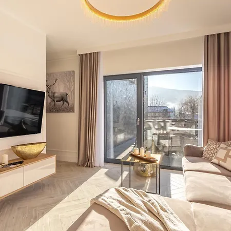 Invest - Z Prywatnym Jacuzzi I Sauna- Obroncow Pokoju 5 *