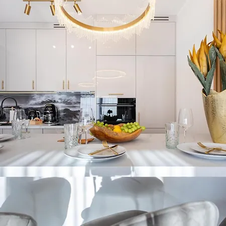 Apartman Invest - Z Prywatnym Jacuzzi I Sauna- Obroncow Pokoju 5 *